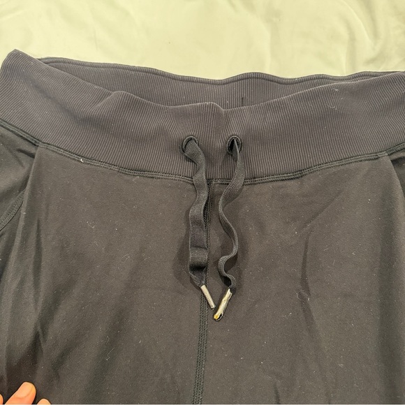 Lululemon women’s cropped jogger - 8/10 - Picture 5 of 7